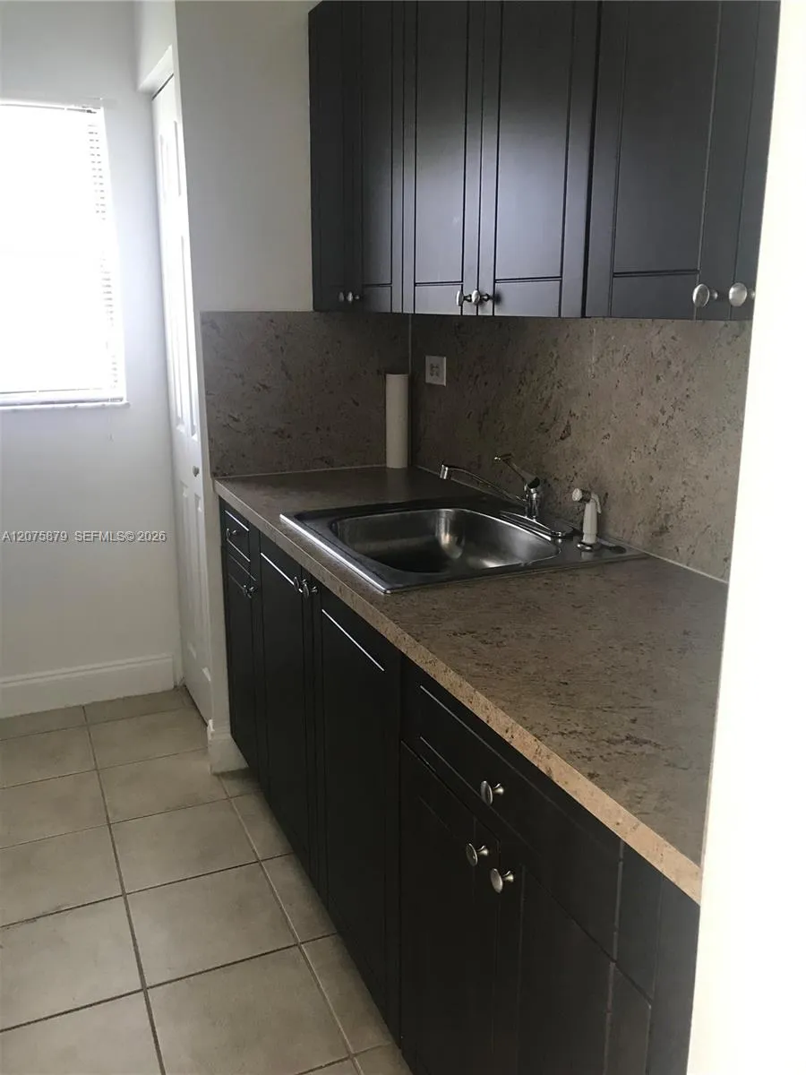 7095 NW 179th St #112 Hialeah, FL 33015