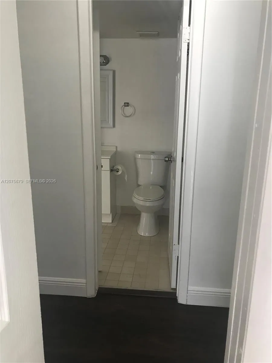 7095 NW 179th St #112 Hialeah, FL 33015