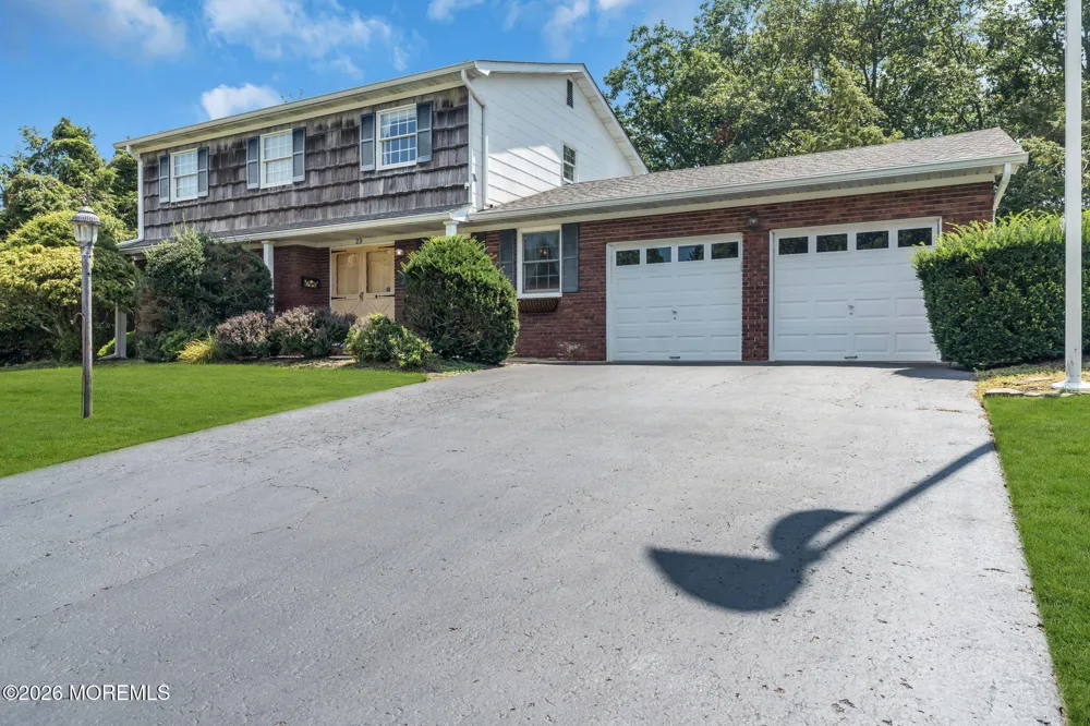 29 Meadowbrook Drive Howell, NJ 07731