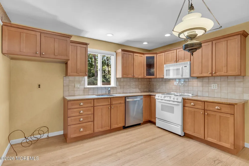 29 Meadowbrook Drive Howell, NJ 07731