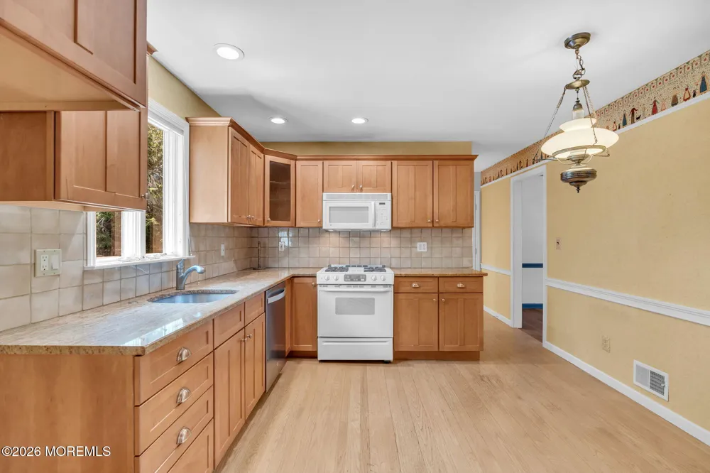29 Meadowbrook Drive Howell, NJ 07731