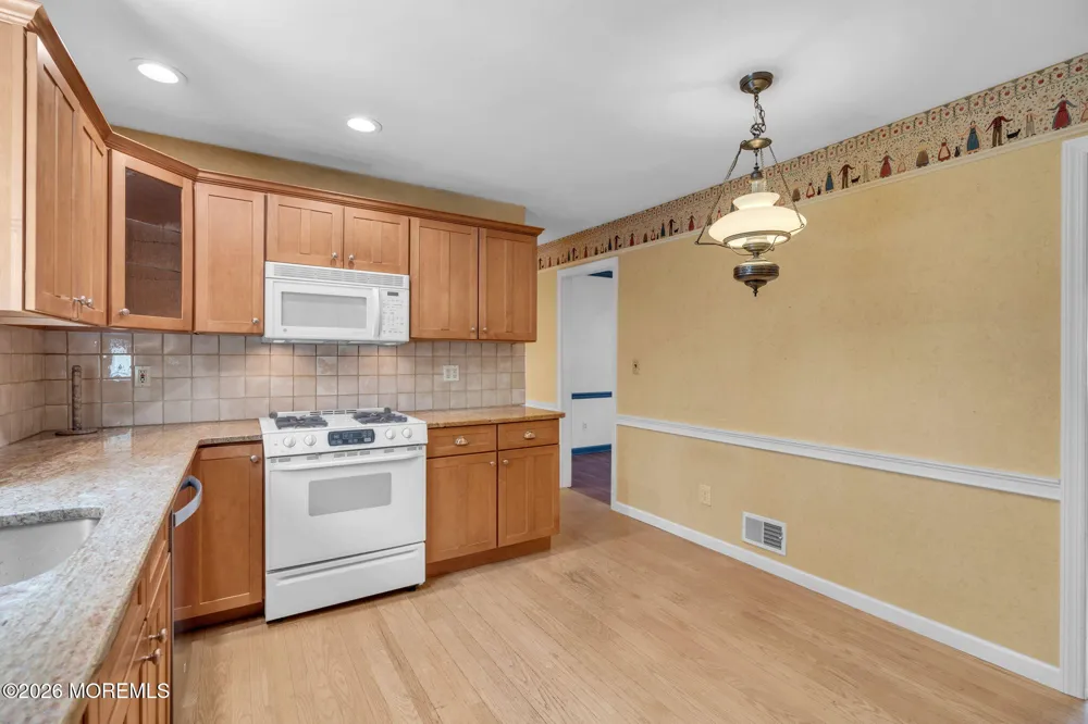 29 Meadowbrook Drive Howell, NJ 07731