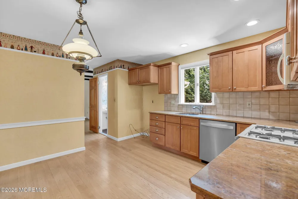 29 Meadowbrook Drive Howell, NJ 07731