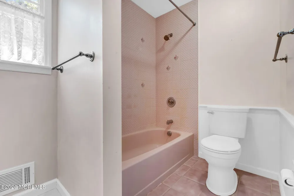29 Meadowbrook Drive Howell, NJ 07731