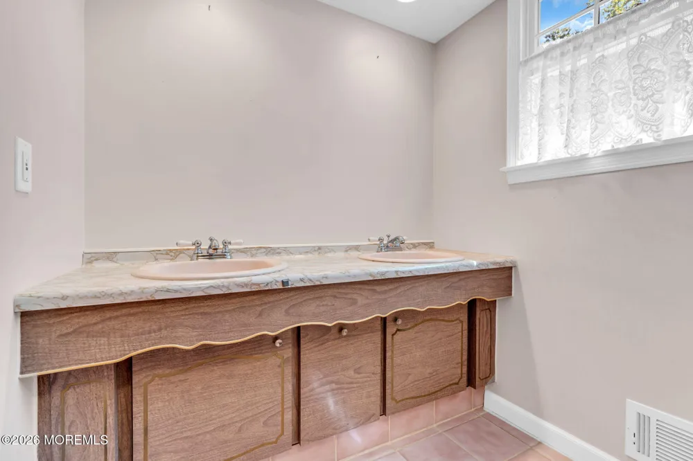 29 Meadowbrook Drive Howell, NJ 07731