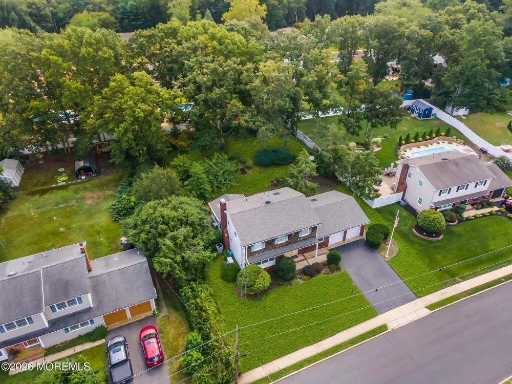 29 Meadowbrook Drive Howell, NJ 07731