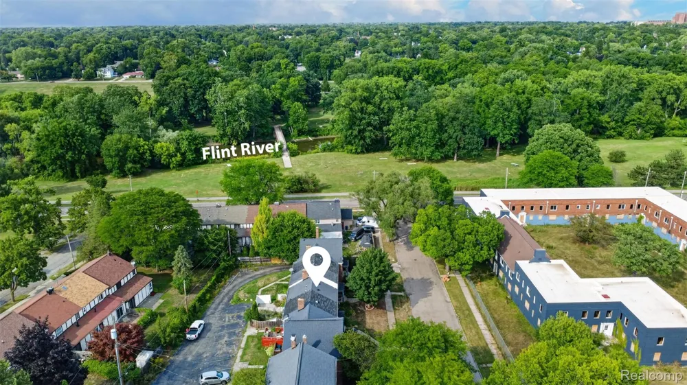 316 Sheffield Avenue Flint City, MI 48503
