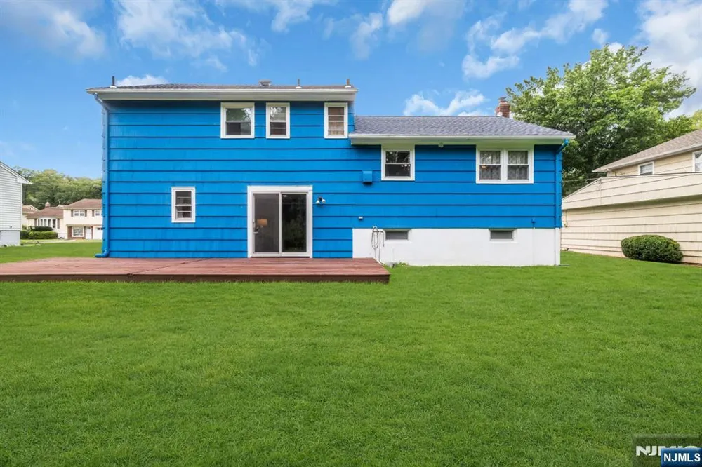12 Brook Place West Orange, NJ 07052