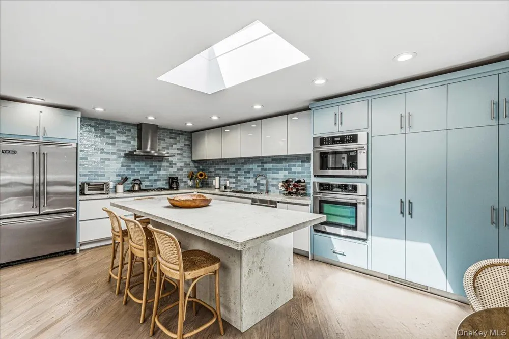 3 Quantuck Bay Lane Westhampton Beach, NY 11978