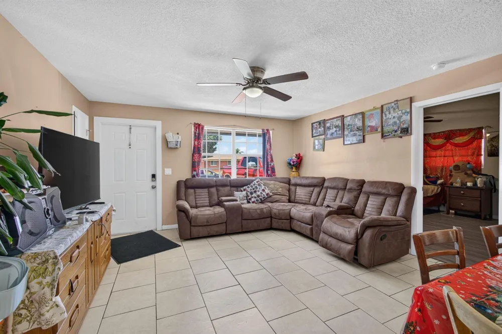 3408 Avenue H W West Palm Beach, FL 33404