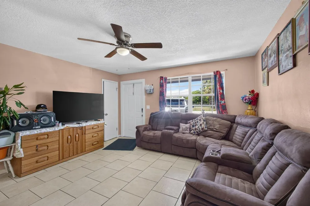 3408 Avenue H W West Palm Beach, FL 33404