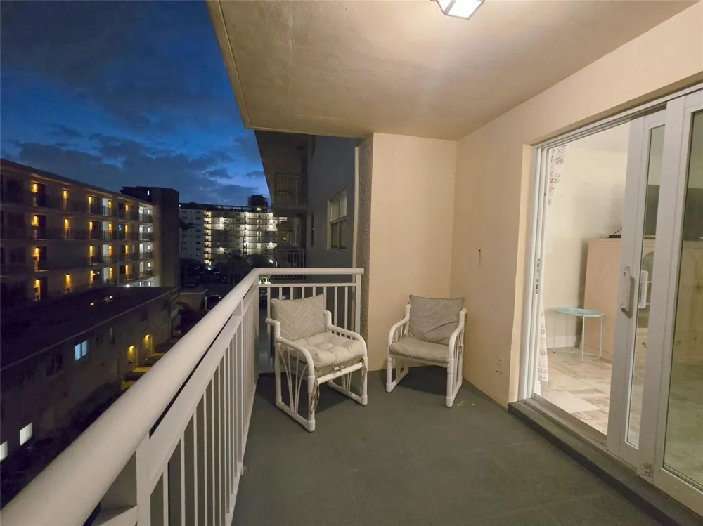 1161 Hillsboro Mile #506 Hillsboro Beach, FL 33062