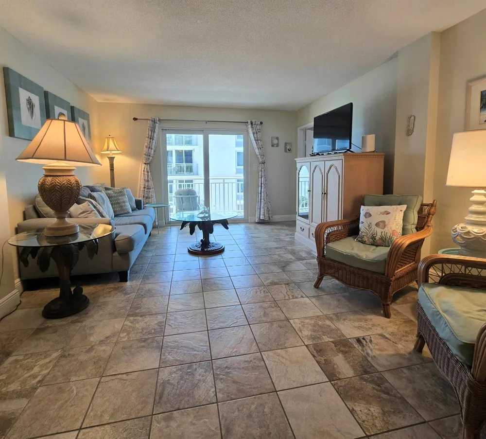1161 Hillsboro Mile #506 Hillsboro Beach, FL 33062