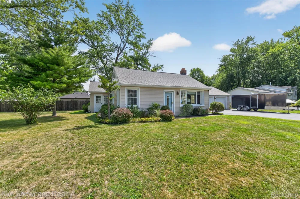 923 Sarena Avenue Waterford Charter Township, MI 48327