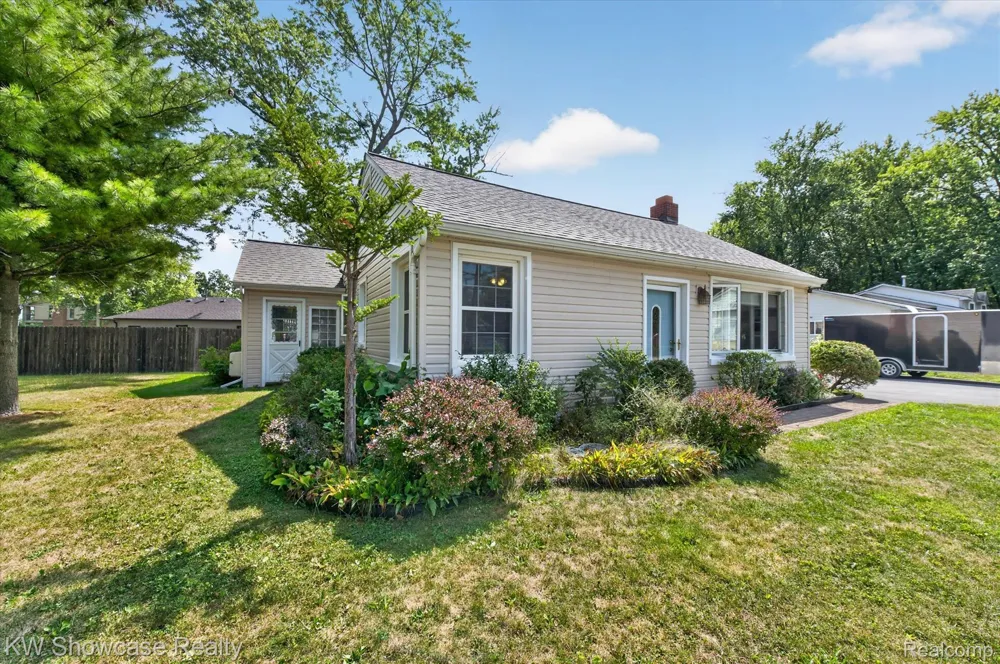 923 Sarena Avenue Waterford Charter Township, MI 48327