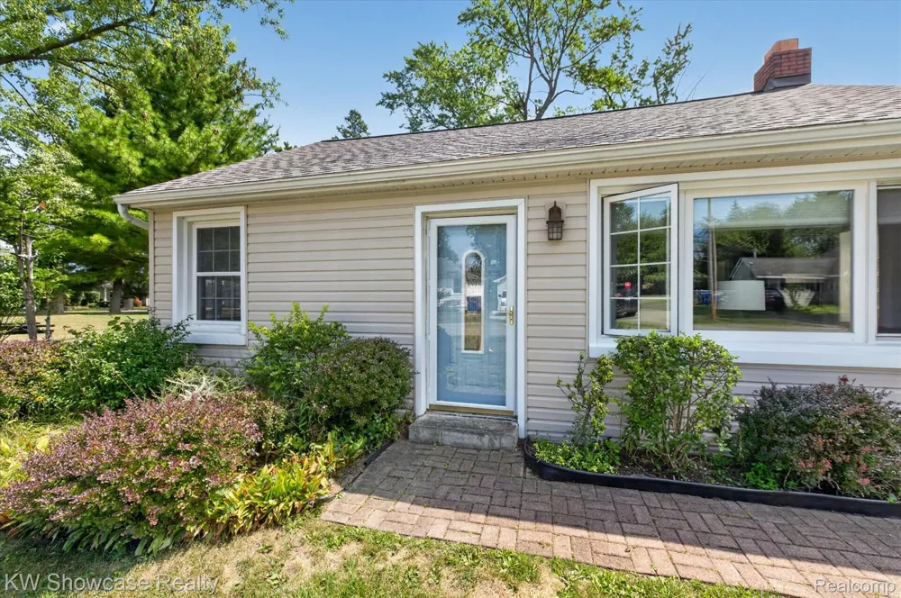 923 Sarena Avenue Waterford Charter Township, MI 48327