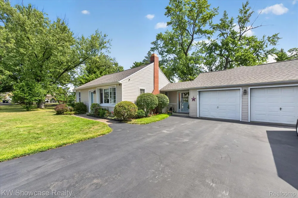 923 Sarena Avenue Waterford Charter Township, MI 48327