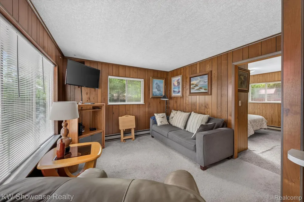 923 Sarena Avenue Waterford Charter Township, MI 48327