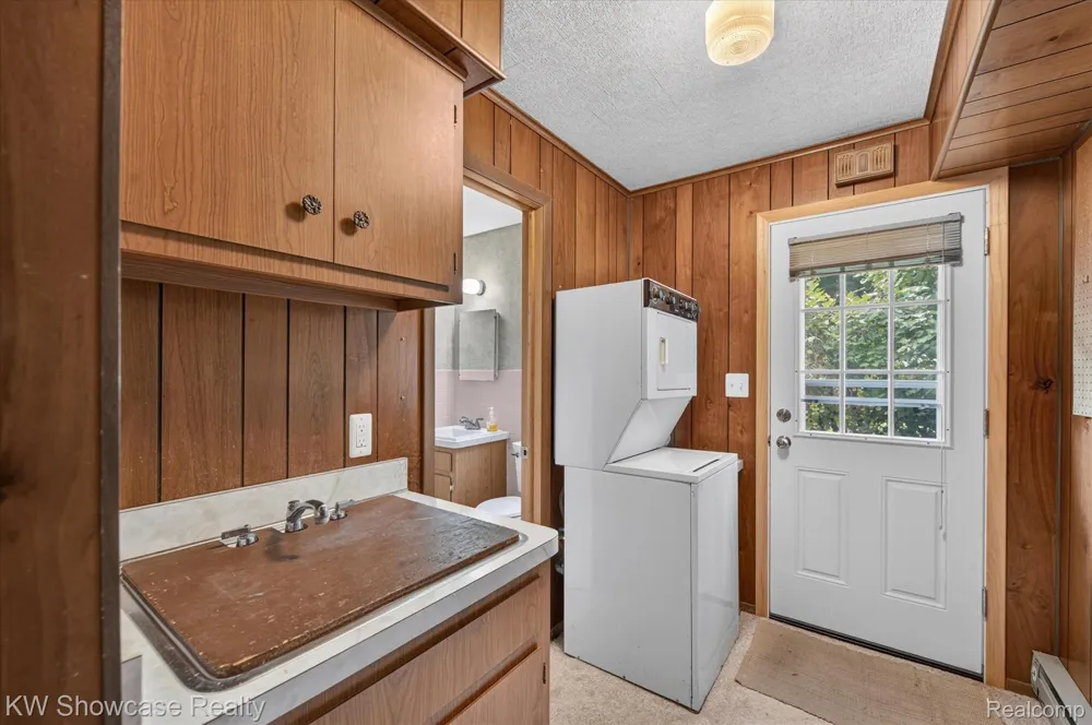 923 Sarena Avenue Waterford Charter Township, MI 48327