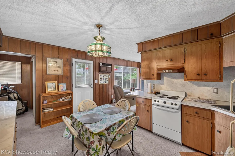 923 Sarena Avenue Waterford Charter Township, MI 48327