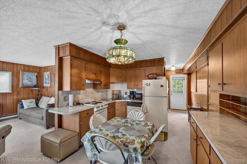 923 Sarena Avenue Waterford Charter Township, MI 48327
