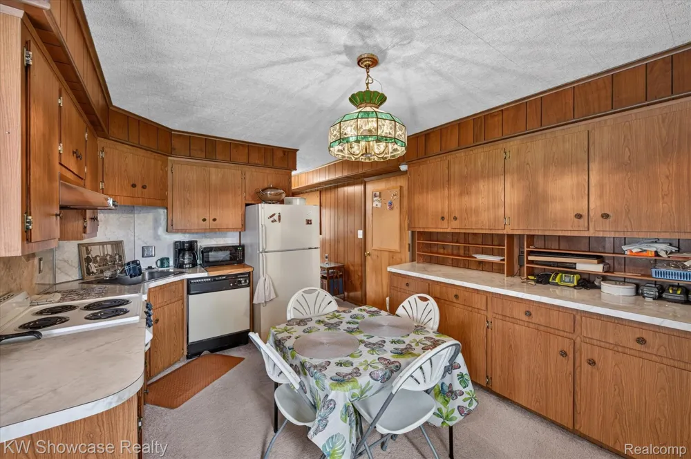 923 Sarena Avenue Waterford Charter Township, MI 48327
