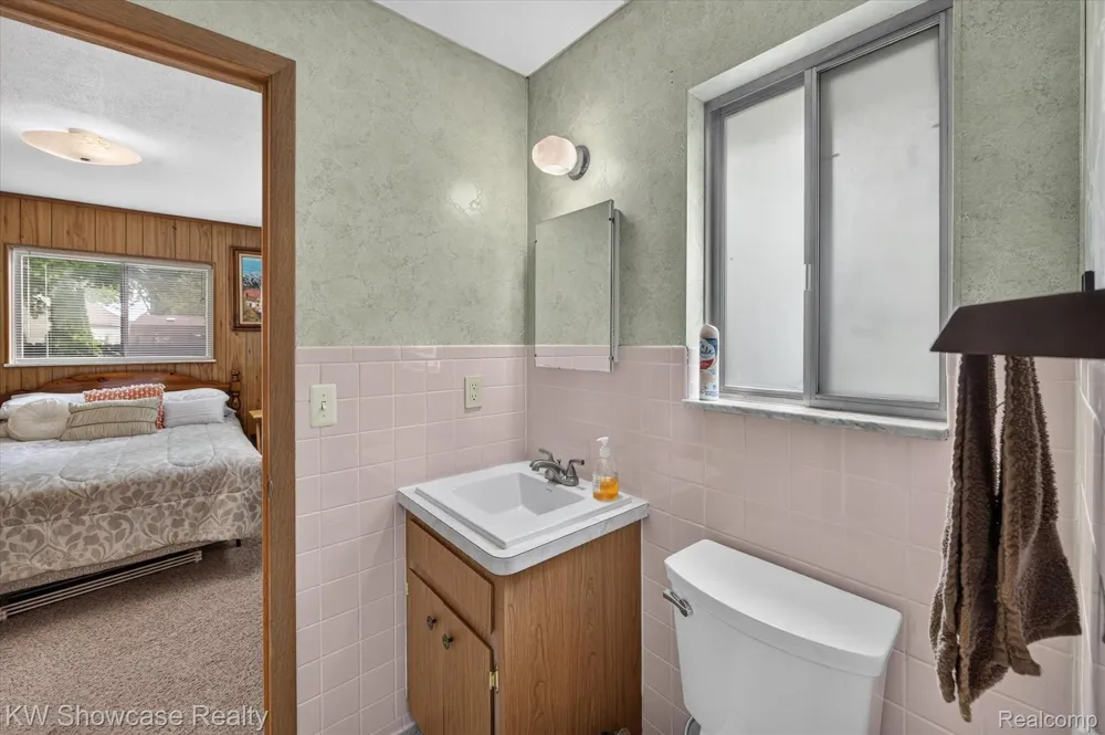923 Sarena Avenue Waterford Charter Township, MI 48327