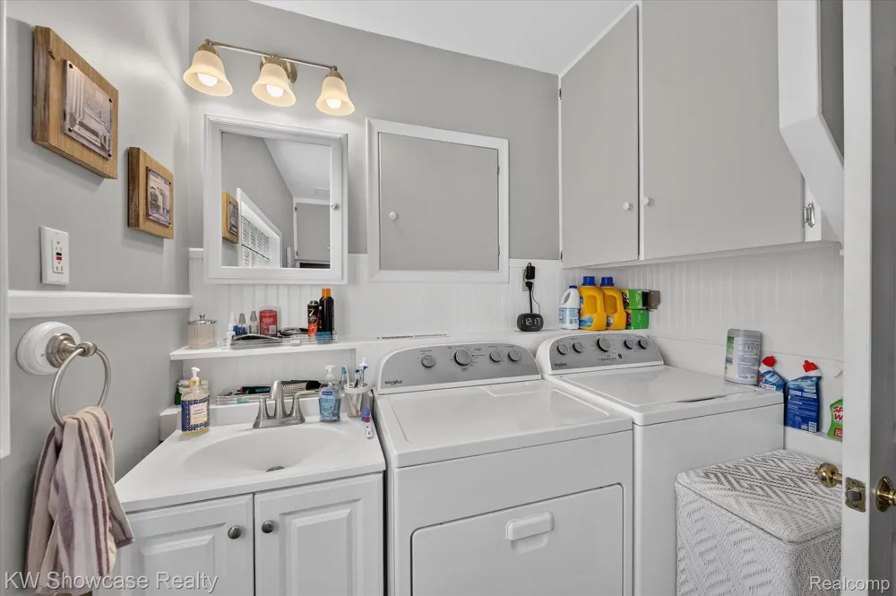 923 Sarena Avenue Waterford Charter Township, MI 48327