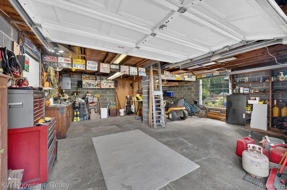 923 Sarena Avenue Waterford Charter Township, MI 48327