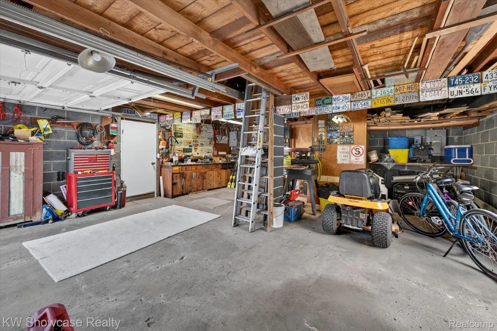 923 Sarena Avenue Waterford Charter Township, MI 48327