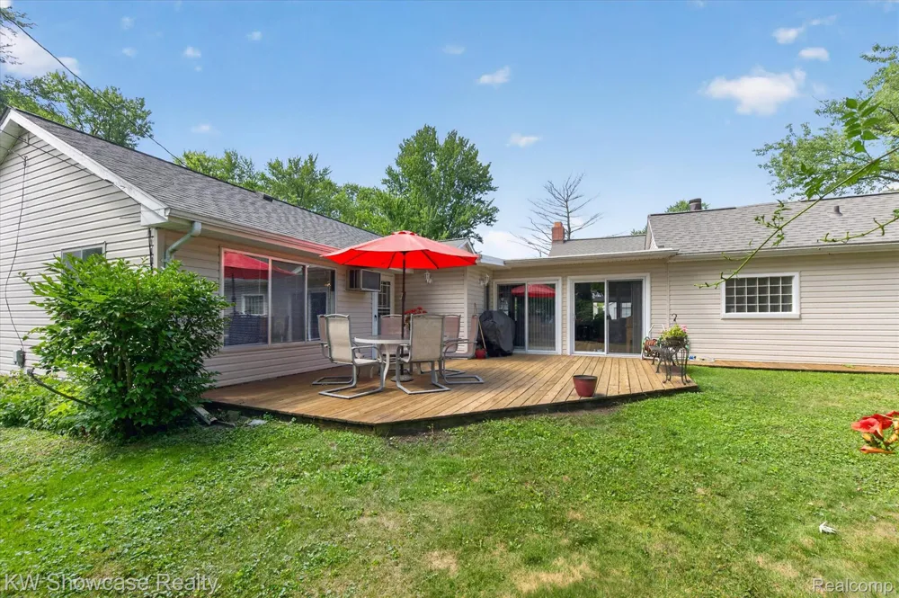 923 Sarena Avenue Waterford Charter Township, MI 48327