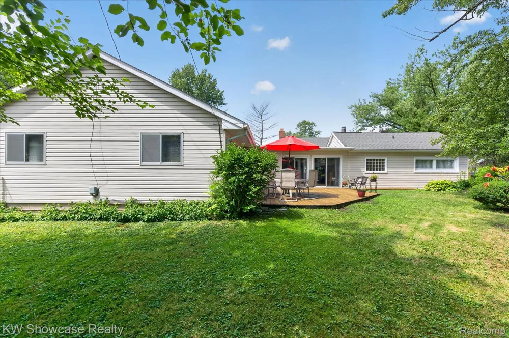 923 Sarena Avenue Waterford Charter Township, MI 48327