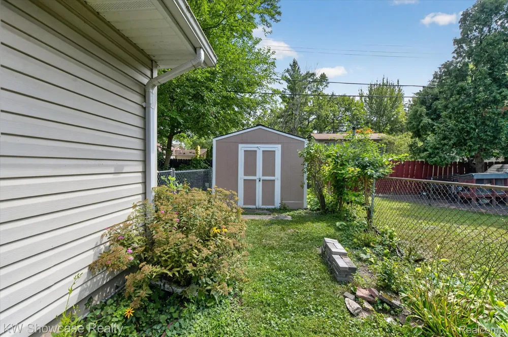 923 Sarena Avenue Waterford Charter Township, MI 48327