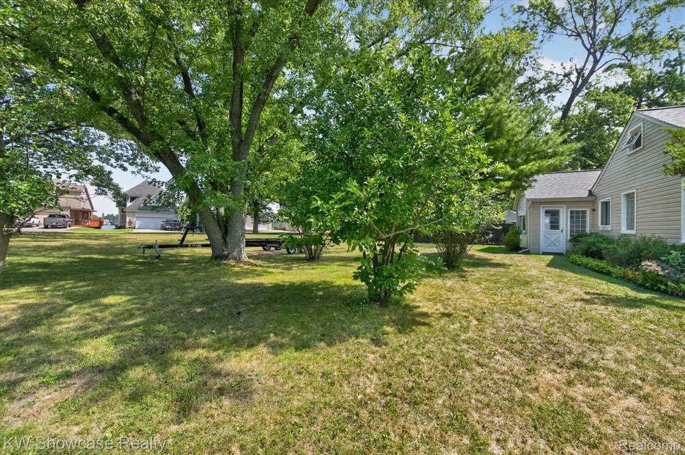 923 Sarena Avenue Waterford Charter Township, MI 48327