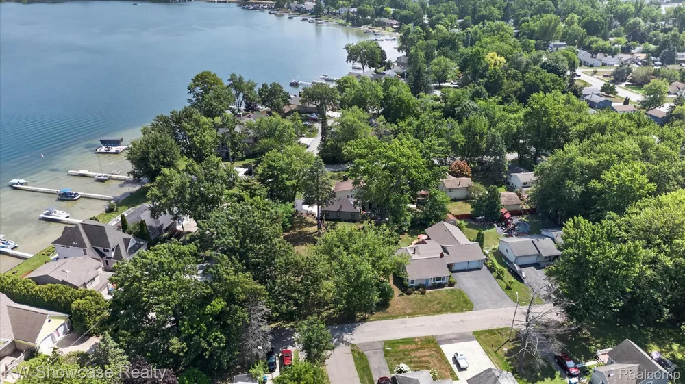 923 Sarena Avenue Waterford Charter Township, MI 48327