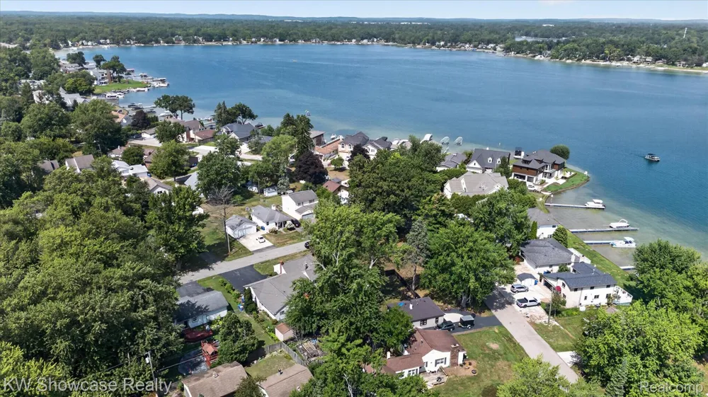 923 Sarena Avenue Waterford Charter Township, MI 48327