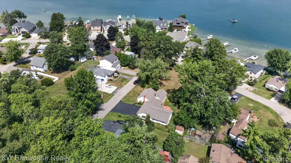 923 Sarena Avenue Waterford Charter Township, MI 48327