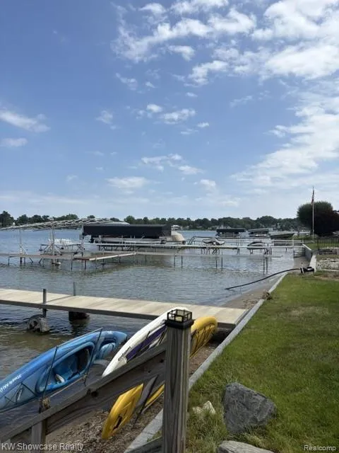 923 Sarena Avenue Waterford Charter Township, MI 48327