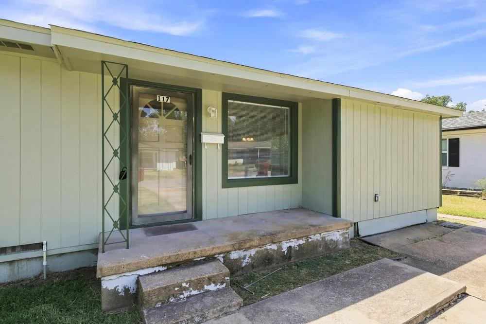 117 Leslie Street Bonham, TX 75418