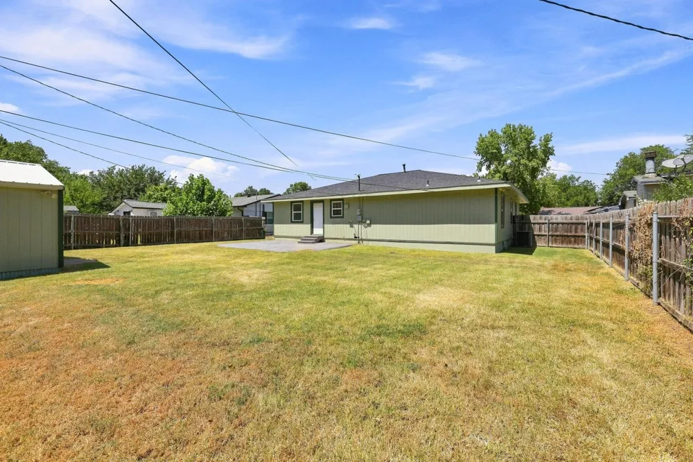 117 Leslie Street Bonham, TX 75418