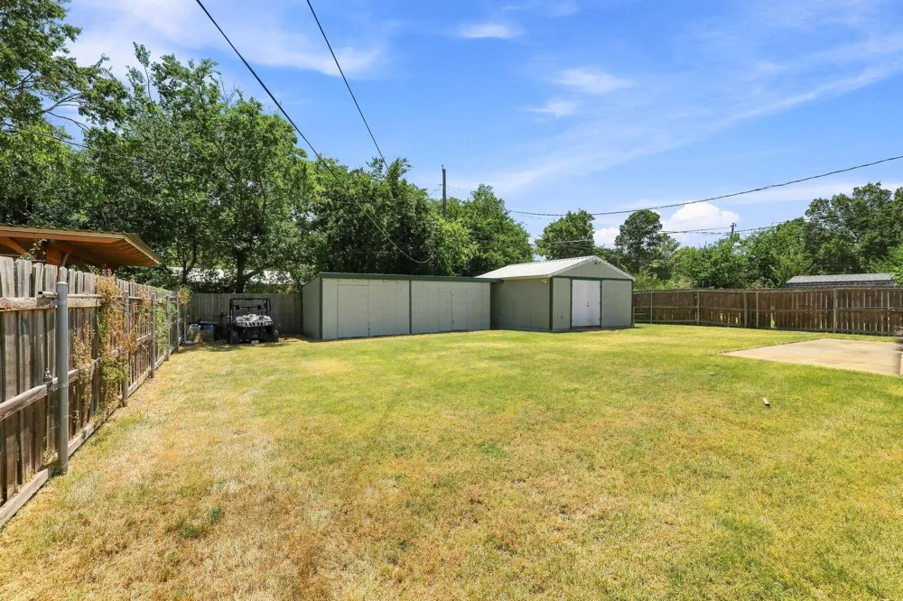 117 Leslie Street Bonham, TX 75418