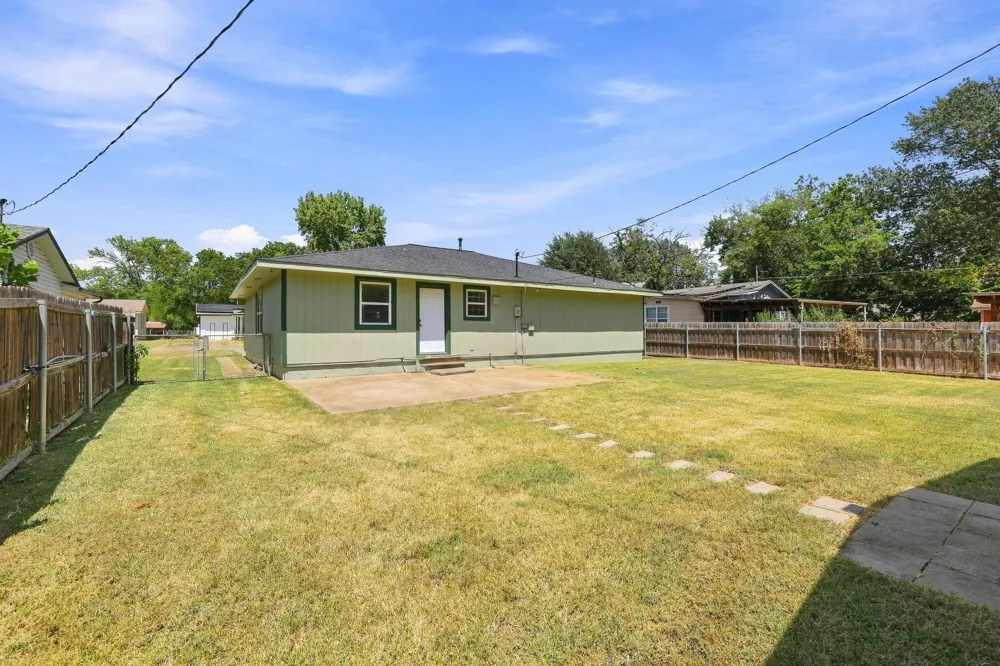 117 Leslie Street Bonham, TX 75418