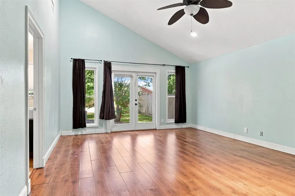 105 Perth Street Victoria, TX 77904