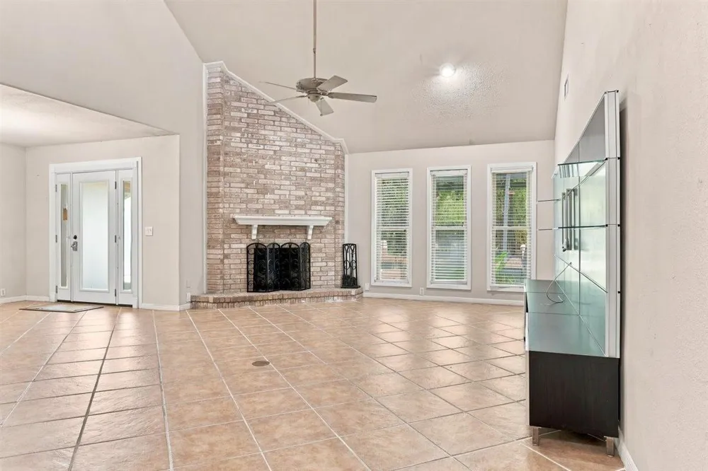 105 Perth Street Victoria, TX 77904