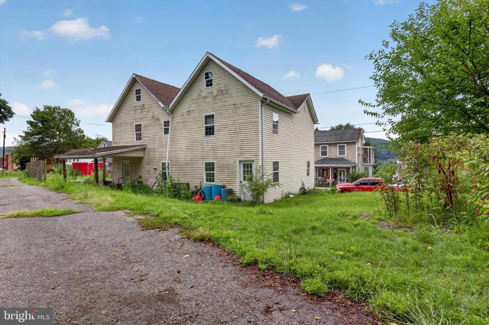 204 WALNUT STREET Wiconisco, PA 17097
