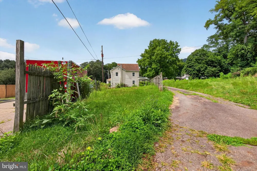 204 WALNUT STREET Wiconisco, PA 17097