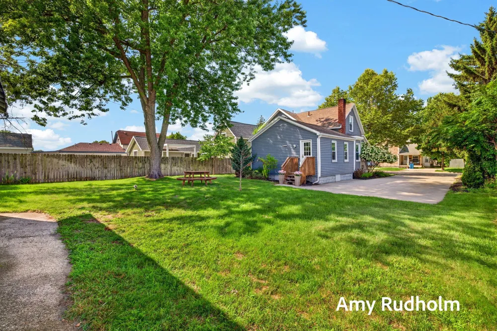 532 Jackson Avenue Grand Haven City, MI 49417