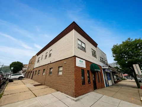 925 BROADWAY