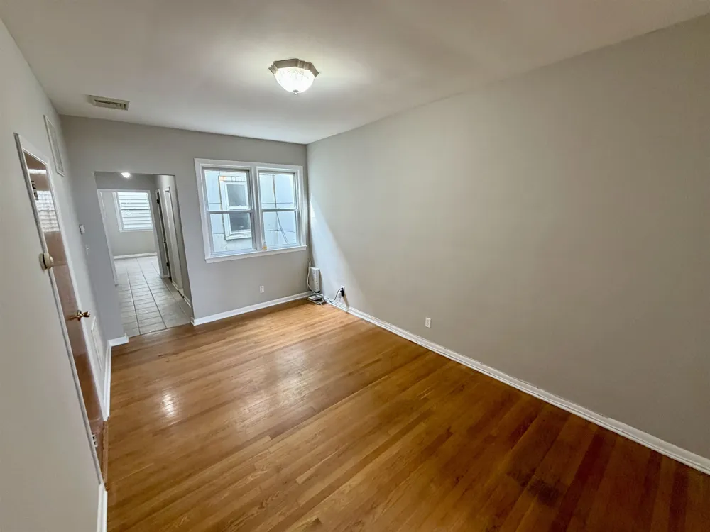 925 BROADWAY Bayonne, NJ 07002