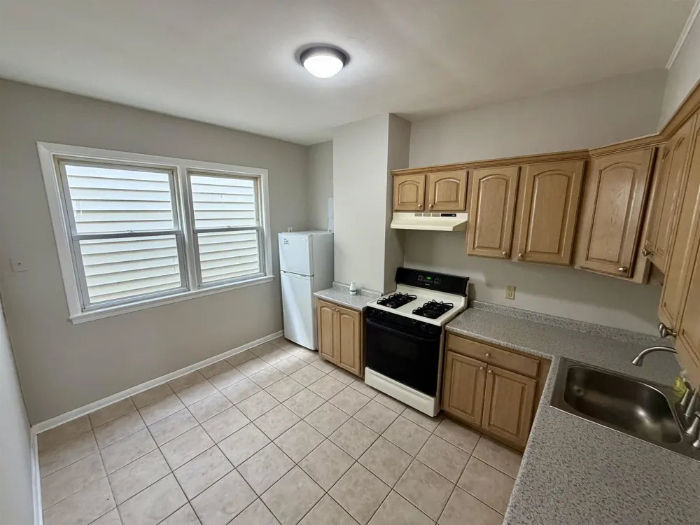 925 BROADWAY Bayonne, NJ 07002